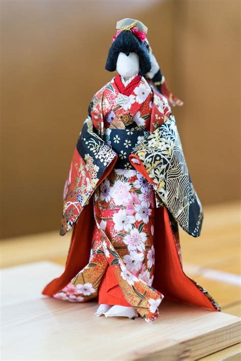 A japanese expedition had set up camp with a series of tents, generators, communication equipment and a mess hall. Google Foto's | Art dolls cloth, Art dolls handmade ...