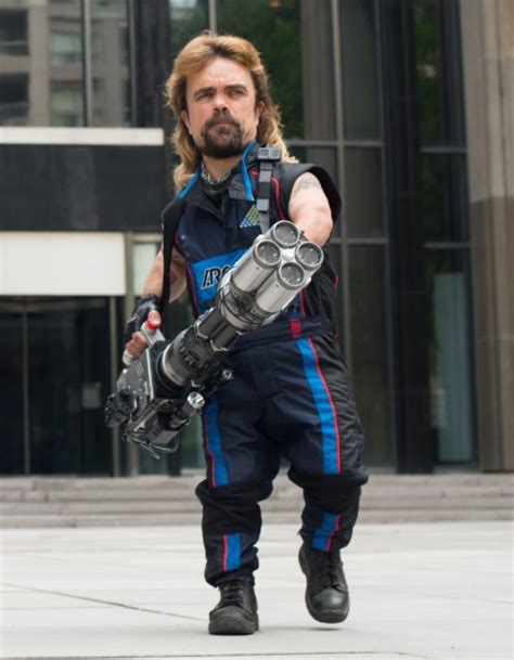 Pixels Peter Dinklage In Una Scena Del Film 405761 Movieplayerit