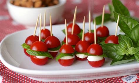 Mix up the toppings if you like, adding pepperoni, sausage, chopped peppers and onions, olives, different types of cheese, or whatever other pizza accoutrements you like best. Christmas appetiser recipe: Bauble kids and adults will love - Kidspot