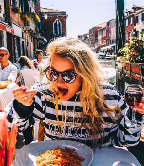 15 Ridiculously Easy Travel Instagram Photo Ideas And Poses Helene In