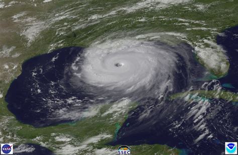 Ten Years After Katrina The Monster Hurricane In 10 Terrifying Images