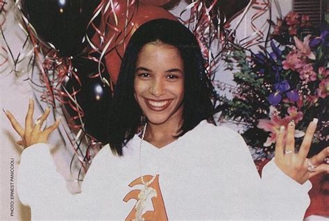 That Smile 😍😍😍 Aaliyah Rip Aaliyah Aaliyah Pictures