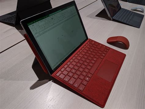 Hands On With The Microsoft Surface Pro 7 Ice Lake Looks Promising