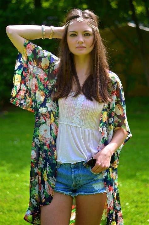 Bohemian Style Denim Shorts Offwhite Top And Flowered Kimono Combined