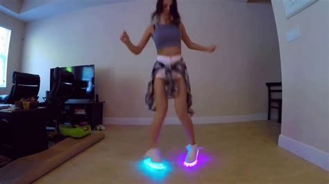 Hot Girl Dancing Shuffle With Led Shoes Chica Sexy Bailando Shuffle Con Zapatillas Led Youtube