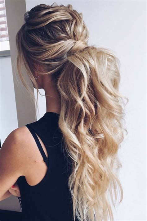 Planning a wedding is a major source of both stress and joy. 39 Totally Trendy Prom Hairstyles For 2021 To Look ...