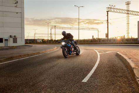 Bmw M R La Moto Roadster Supersportiva Senza Compromessi News