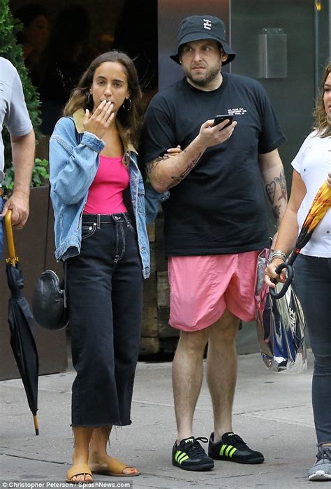 Luke mockridge freundin erfahren sie mehr: Jonah Hill and new stylist girlfriend Gianna Santos sport ...