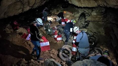 3 5 Tons Of Trash Pulled From Missouri 60 Foot Sinkhole Cave Kansas City Star