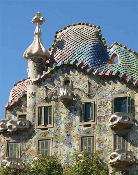 Antoni Gaudi Biography Sagrada Familia Works Buildings Style