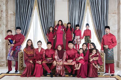 It happens that mia noi is a woman that a man chooses to be with while he is still in a relationship with his first wife. The Nasimuddin family: Raya portraits - Malaysia Wedding ...