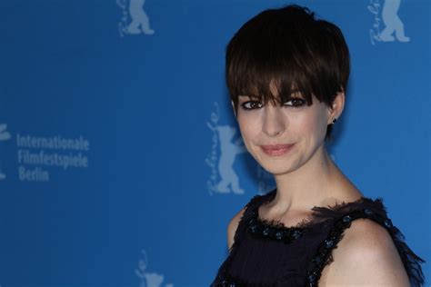 Anne Hathaway Uses This Strange Method To Relieve Her Stress And