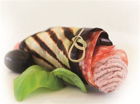 Involtini di verza, fagottini ripieni di carne trita cotti in forno. Ricette di involtini di carne | Mangiare Bene