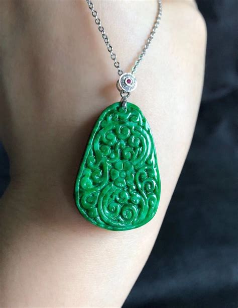 Natural Jadeite Necklace K White Gold Pure Green Carving Retro