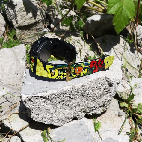 Dragon ball z stawia swój podpis umieszczając logo na tyle obudowy zegarka. G-Shock DW-5600 Dragon Ball Shenron Custom Design Digital ...