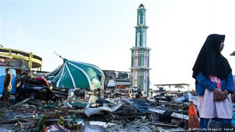 Indonesia Earthquake Death Toll Skyrockets Mass Prison Breaks