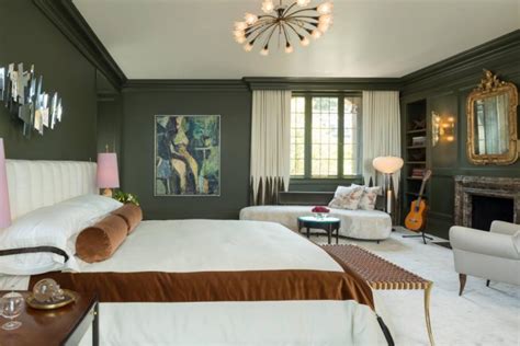Green is one of the best colors to use in the bedroom because of how easily it blends with just about every other hue. 19+ Elegant Master Bedroom Designs, Decorating Ideas ...