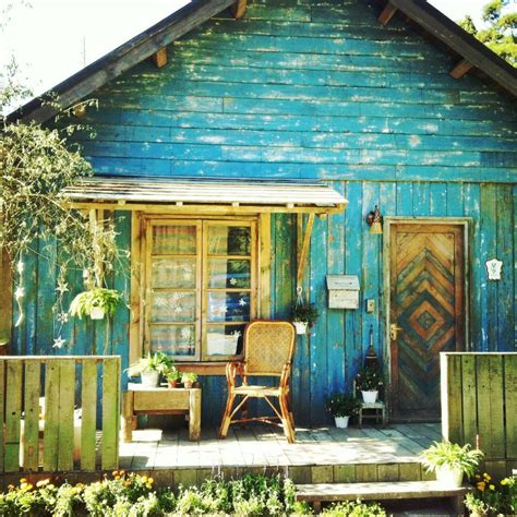 Love The Blue And Door Surf Shack Beach Shack Cabins And Cottages