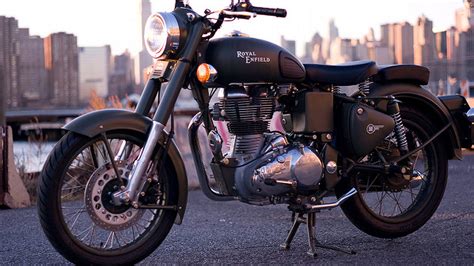Read royal enfield bullet review and check the mileage, shades, interior images, specs, key features, pros and cons. Royal Enfield Vintage Bullet HD Wallpapers - Wallpaper Cave