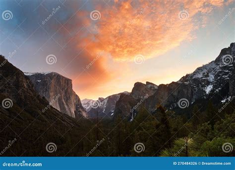 Tunnel View At Sunrise Yosemite National Park Stock Photo Image Of