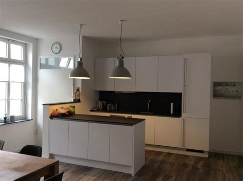 Provisionsfrei oder vom makler dabei variiert der wohnungsmarkt je nach kaltmiete, größe & ausstattung! sanierter Altbau am Rande der Fußgängerzone - Möbliertes ...