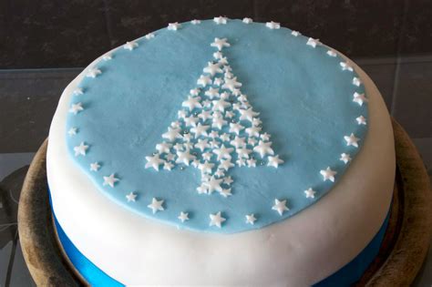 An easy christmas cake that turns out perfect every time. Christmas Cake Decorating - A Simple Life of Luxury