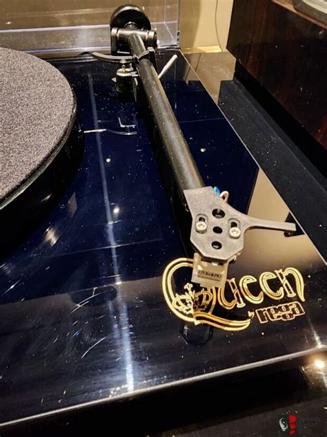 Rega Rp1 Queen Special Limited Edition Turntable Gloss Black Photo