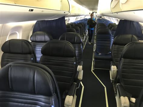 Review United Express First Class Embraer 175 Chicago Nach St Louis
