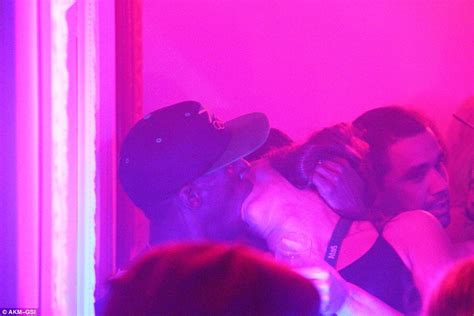 Usain Bolt Kisses Another Mystery Brunette In Rio Nightclub Daily Mail Online
