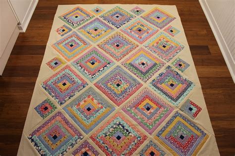 Simple enough for a beginner quilter to confidently stitch. Quilting is more fun than Housework...: Log Cabin Quilt ...