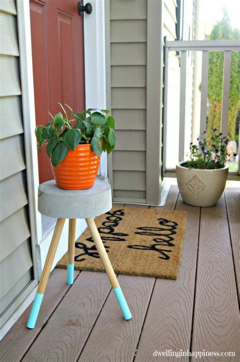Easily order free standing ashtrays, outdoor ashtray, smokers oasis, metal ashtrays, decorative ashtrays, tabletop ashtrays, and outdoor ash trays for your home or outdoor ashtray, cigarette urns, & smokers oasis outdoor ashtrays. 13 Modern DIY Plant Stands That Will Boost Your Creativity