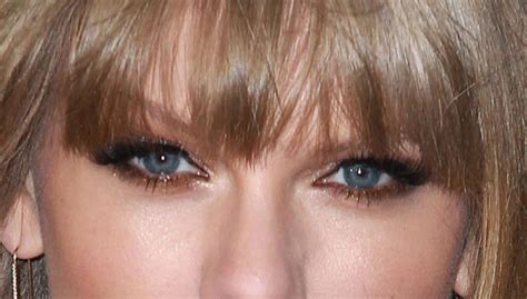 Do Not Look Directly At This Picture Of Taylor Swift In This Stunning Smoky Eye Look—it May Be