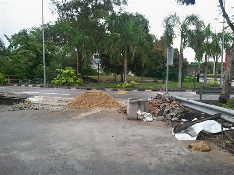 Pelebaran Jalan Batu Uban Dipersimpangan Lampu Trafik Jln Sultan Azlan Shah Sedang Berjalan