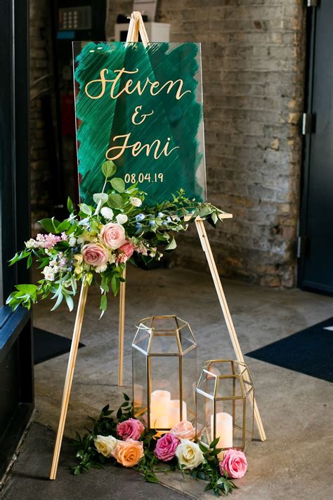 30 Creative Lucite Acrylic Wedding Signs For 2021 Trends