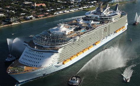 Allure of the seas photos. Oasis of the Seas, two inches smaller than Allure of the ...
