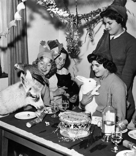 12 Holly Jolly Photos Of Christmas From The 1950s