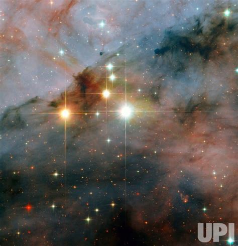 Photo Hubble Telescope Captures New View Of Pair Of Stars