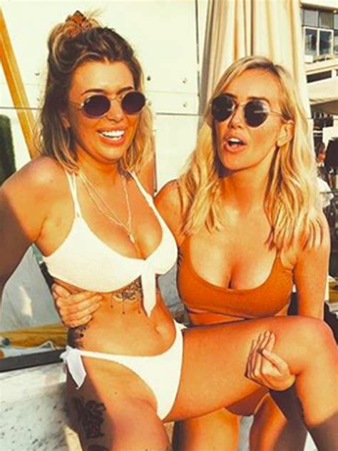 Love Islands Laura Anderson Flashes Underboob In Sizzling