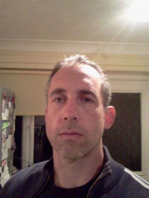 We know it's a selfie, your. '39 year old Male seeks a single or double room' Flatmate ...