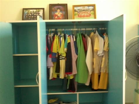 Almari baju sliding 4 pintu untuk master room finishing hpl #almaribajusliding #wardrobe #furniture. Almari Baju Kanak-Kanak | Desainrumahid.com