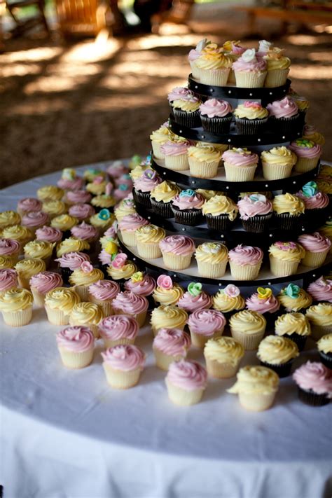 6 Creative Ways To Display Your Wedding Cupcakes Offbeat Bride