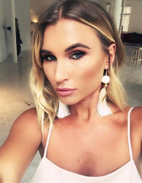 In 2012, billie faiers revealed in an interview that she lives in agony from her breasts, and once considered breast reduction surgery, but changed her mind when her doctor said she could be left with scars and stretch marks. TOWIE news: Billie Faiers wows with boob flash in sexy ...