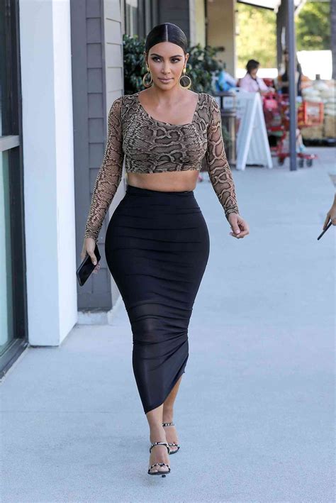 Kim Kardashian Look Sexy De Falda Negra Y Croptop People En Español