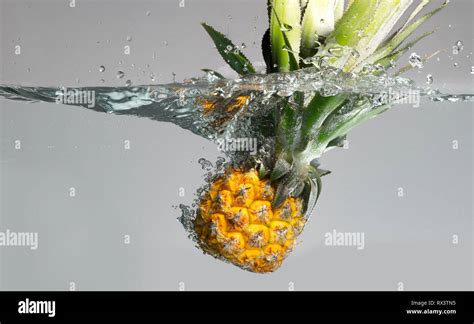 Pineapple Juice Splash Hi Res Stock Photography And Images Alamy