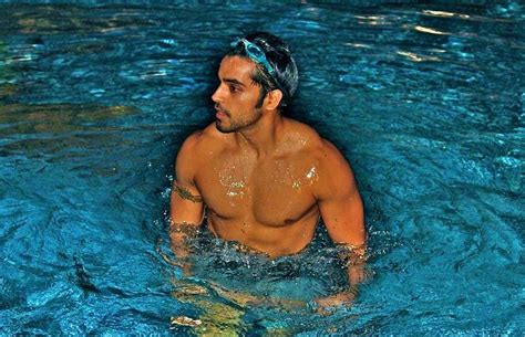 Hot And Tempting Tv Hunks In Swimming Pool