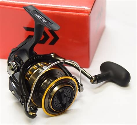 Molinete Daiwa Bg Spinnig Reels La Amento R Em