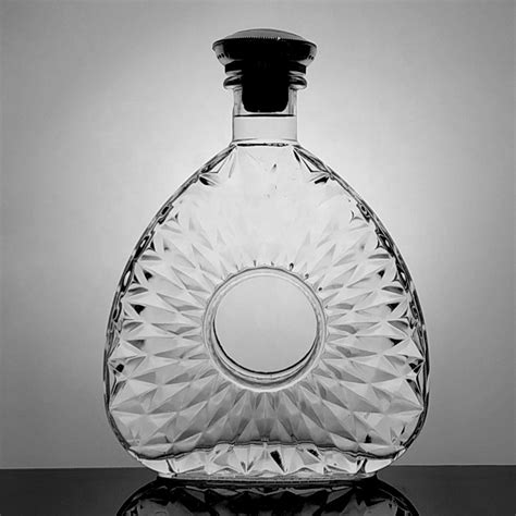 Luxury Embossed Empty 700ml Liquor Glass Wine Bottles With Cork Lids Personalized Fancy Glass Xo