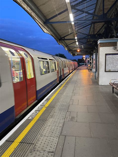Piccadilly Line Hounslow Central Rtrains