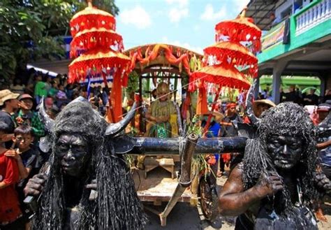 Mengenal Upacara Kebo Keboan Kearifan Lokal Suku Osing Banyuwang