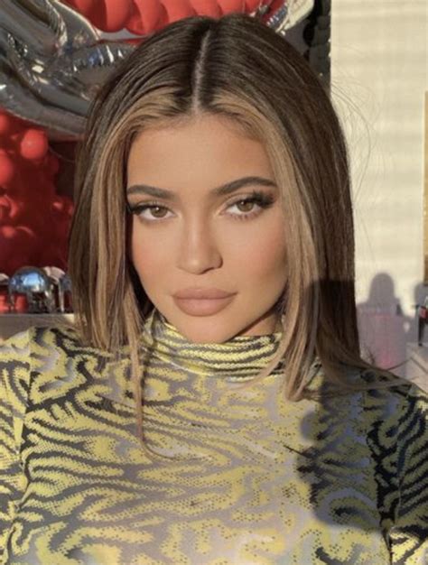 How To Copy Kylie Jenner S New Bleached Front Rogue Blonde Hair Trend